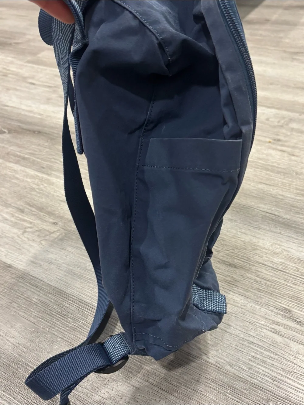 Fjallraven Kånken Backpack in Navy with Red Logo small hiking outdoor